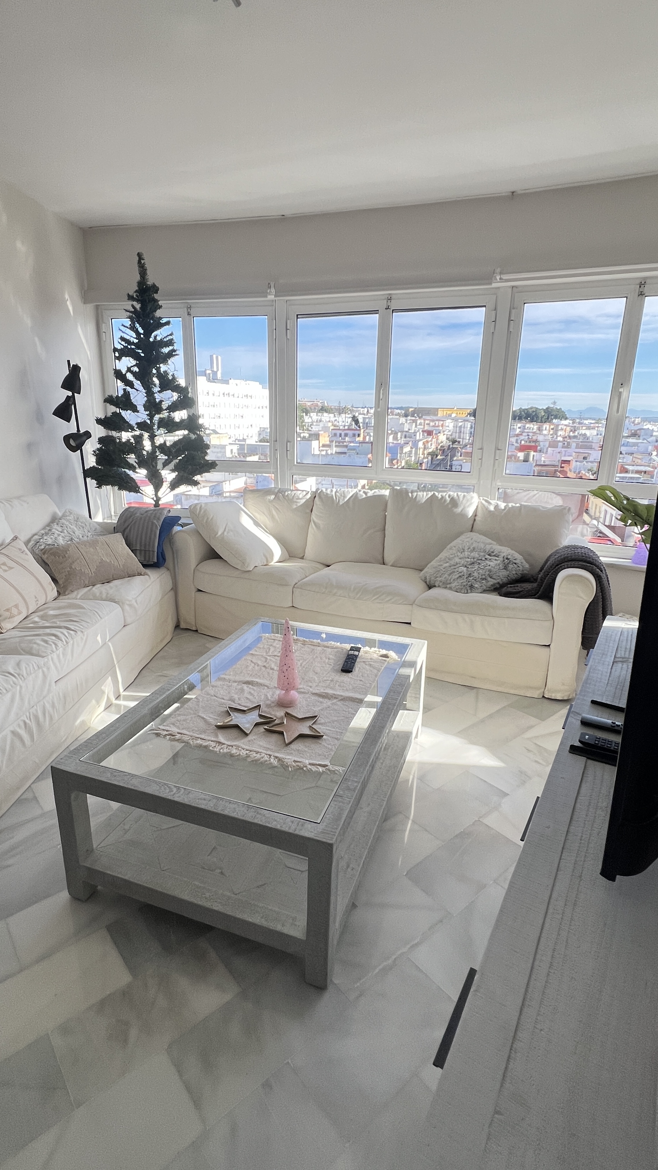 Salón reformado con vistas en Jerez