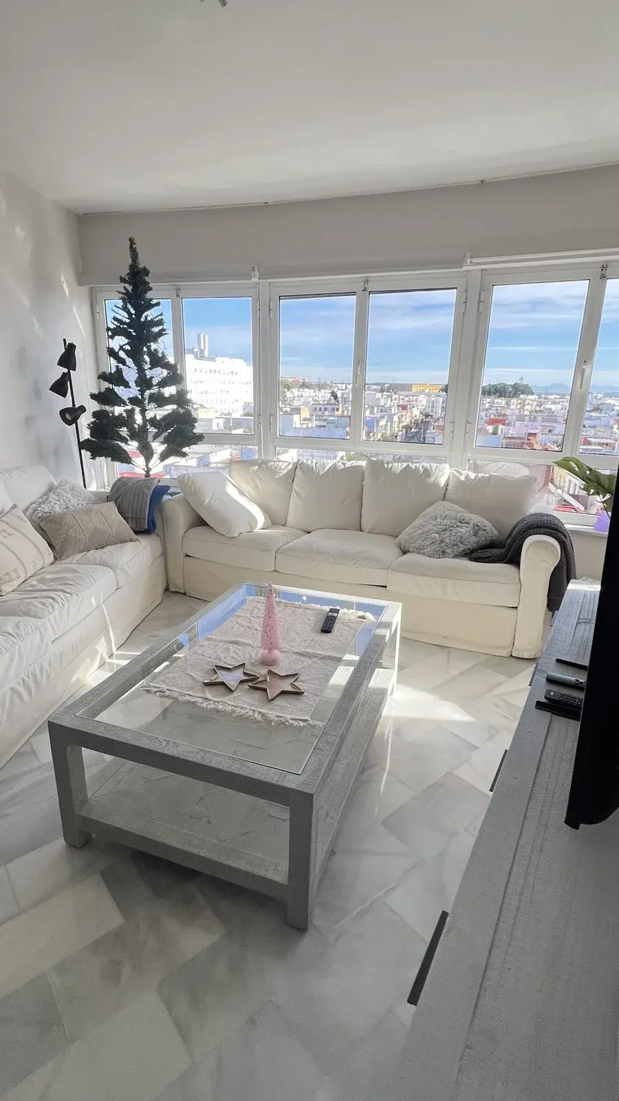Salón reformado con vistas en Jerez
